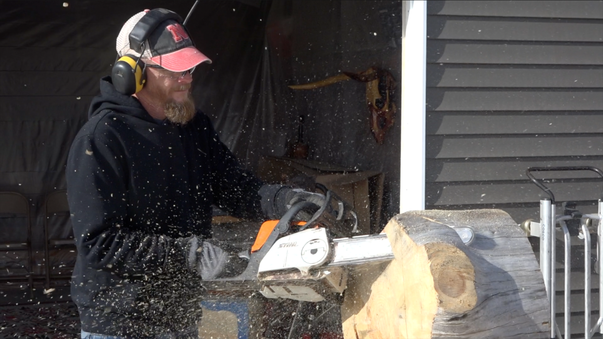 Northeast Nebraska man uses chainsaw to create intricate pieces of art